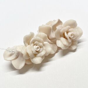 $1 Clearance Lightweight Polymer Clay Striped White Rose Beads 25mm x 16mm (5)